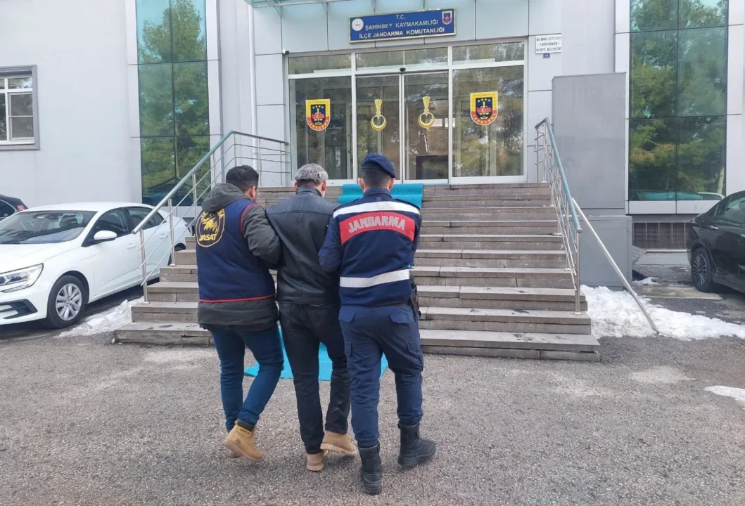 Kesinleşmiş 25 yıl cezayla aranan şüpheliyi jandarma yakaladı
